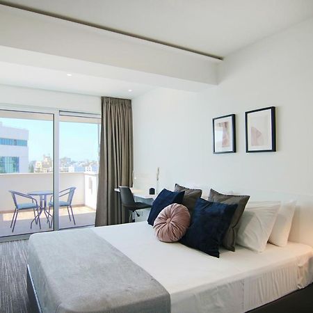 Phaedrus Living: Luxury Suite Nicosia 505 Exterior photo