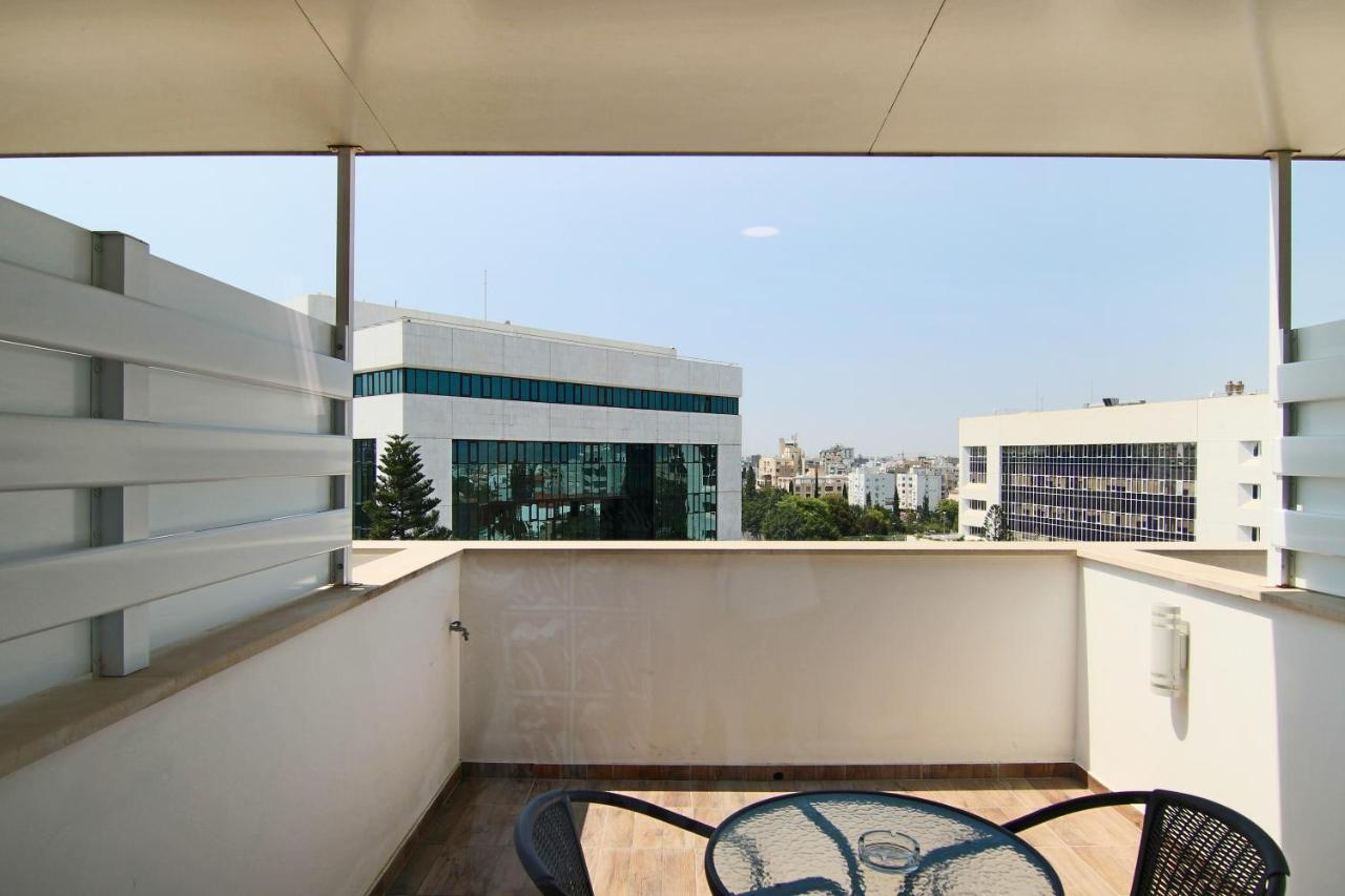 Phaedrus Living: Luxury Suite Nicosia 505 Exterior photo